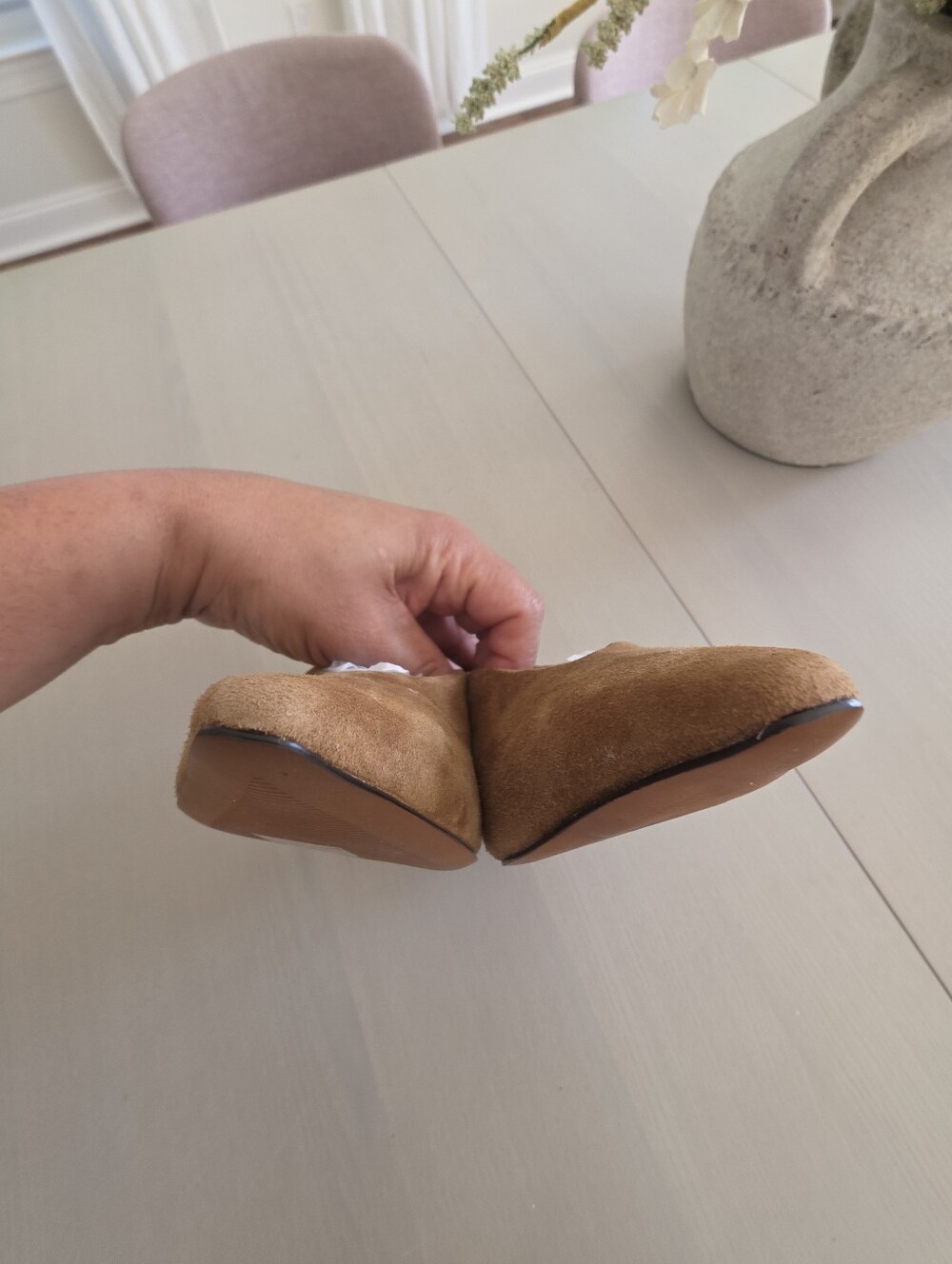 NWOT The Emilie Glove Pump Pointed Toe Suede in Camel Sz 8.5 $188 Display - Picture 5 of 8